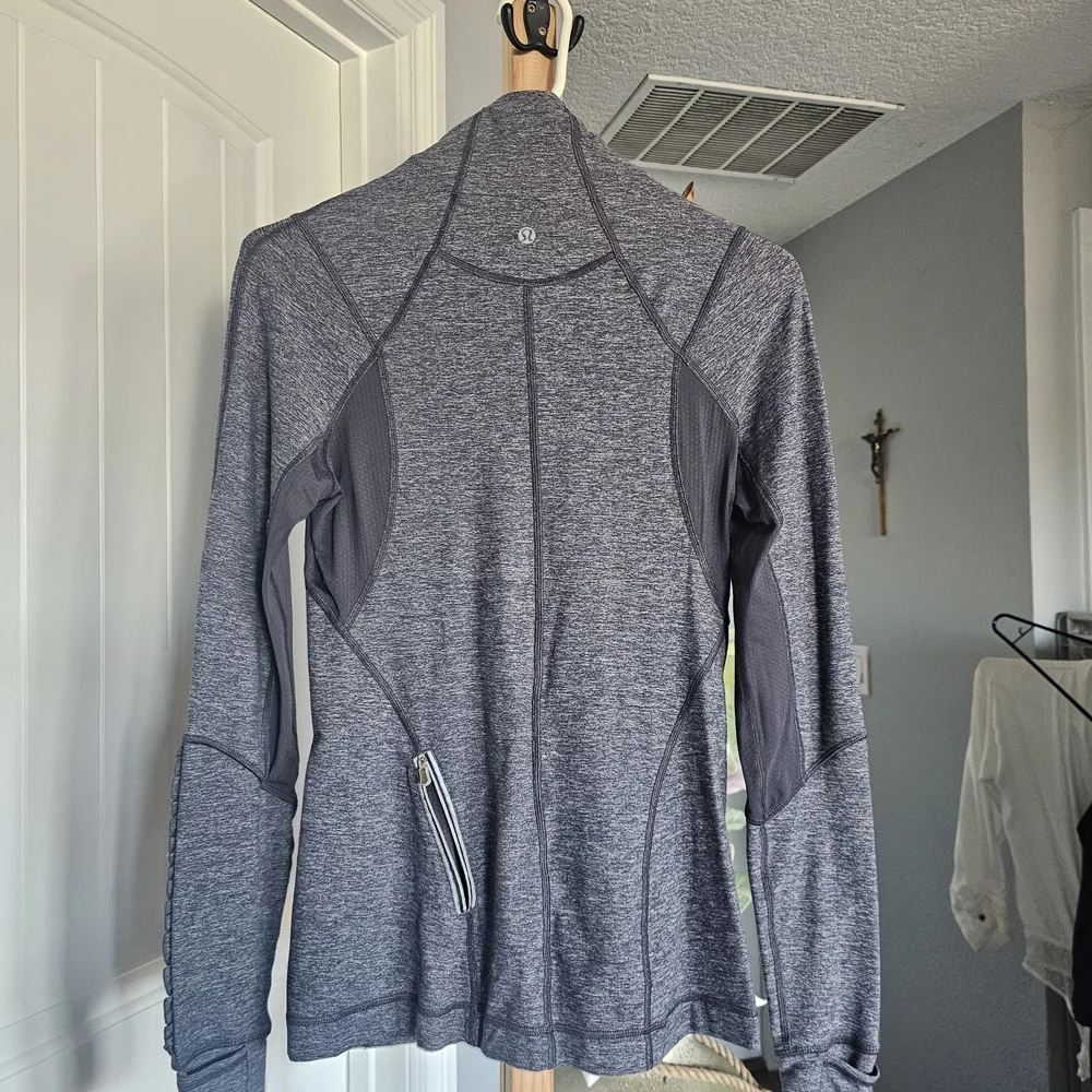 Lululemon Athletica Gray Women's Top - Picture 2 of 5